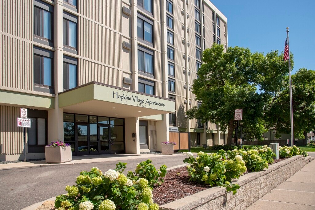 Hopkins Village Apartments in Hopkins, MN