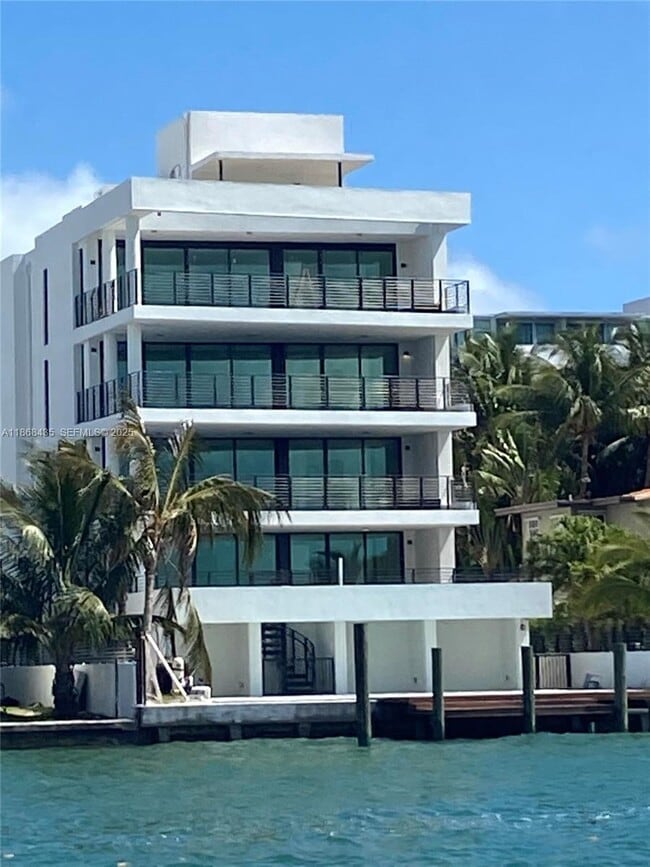 1930 Bay Dr in Miami Beach, FL - Building Photo - Building Photo