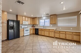 8383 Golden Amber St in Las Vegas, NV - Building Photo - Building Photo