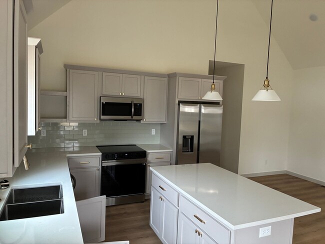 1512 W Meadowmere St in Springfield, MO - Building Photo - Building Photo