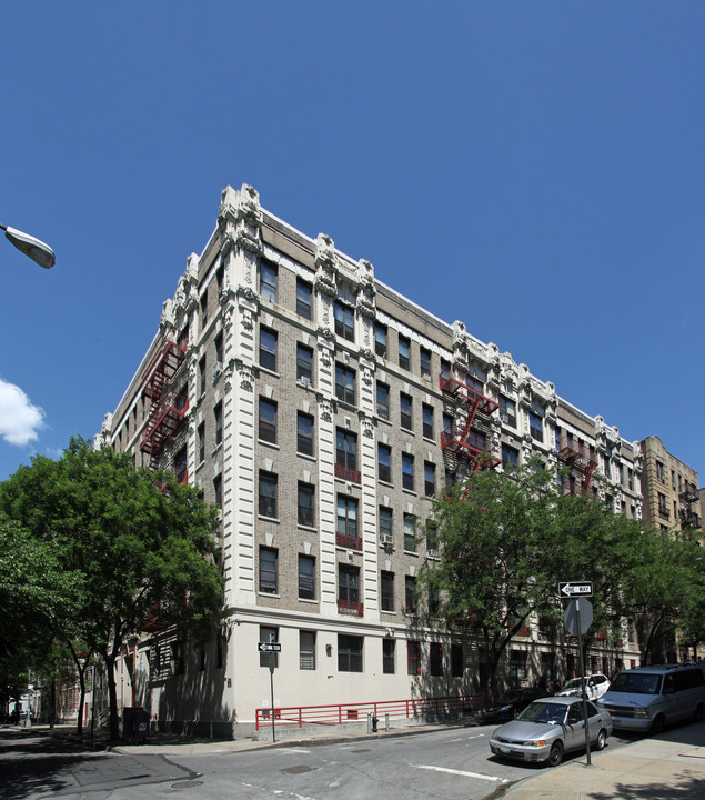 740 Riverside Dr in New York, NY - Building Photo
