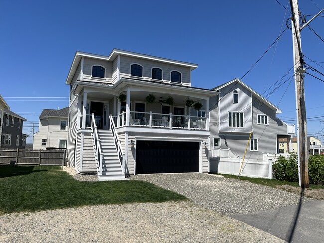 2 1/2 Dumas Ave in Hampton, NH - Building Photo - Building Photo