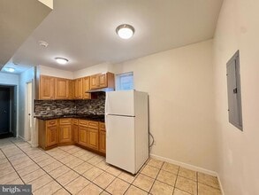 2102 S Broad St, Unit 2 in Philadelphia, PA - Building Photo - Building Photo