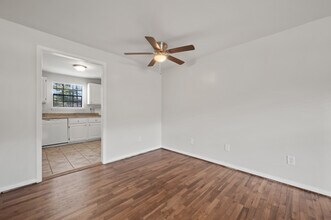 340 Charter Oak St, Unit D in Manchester, CT - Building Photo - Building Photo