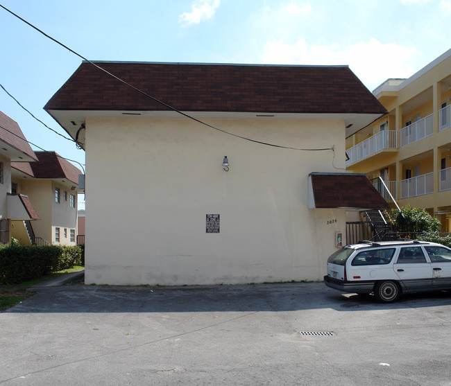 2026 NW 1st St in Miami, FL - Foto de edificio - Building Photo