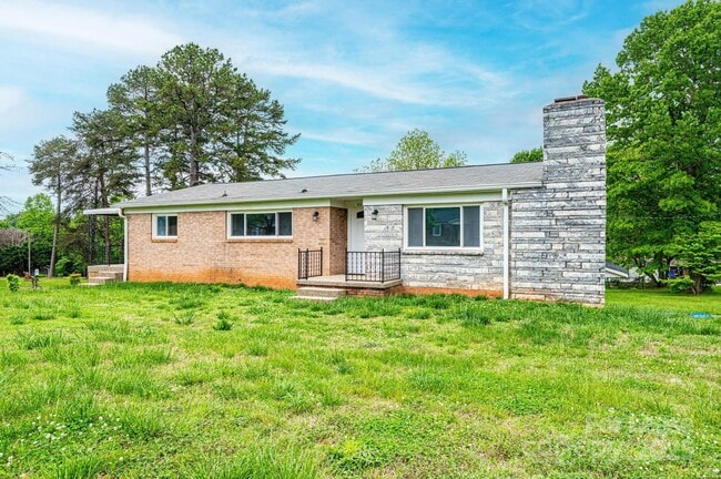 property at 975 22nd St Pl NE