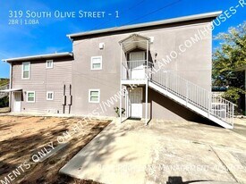 319 S Olive St in San Antonio, TX - Building Photo