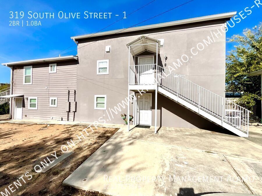 319 S Olive St in San Antonio, TX - Foto de edificio