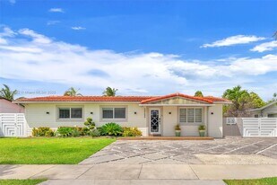 10295 SW 34th St in Miami, FL - Building Photo