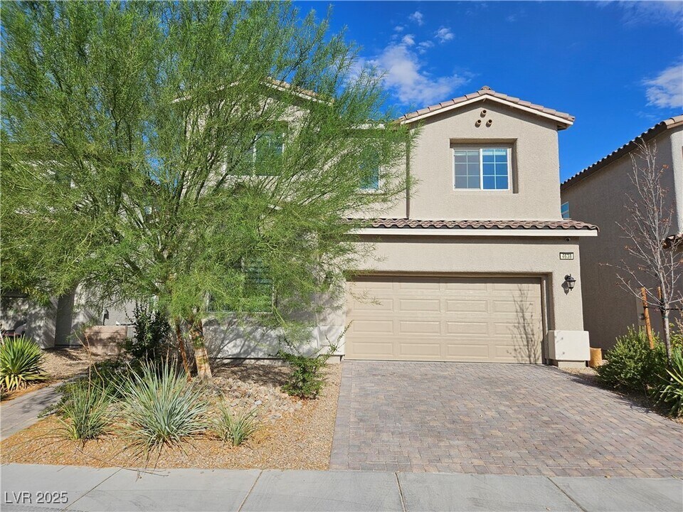 4638 Observed St in North Las Vegas, NV - Building Photo
