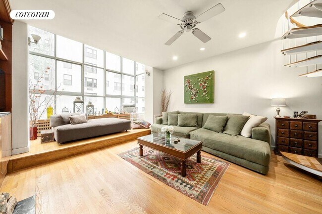 238 E 74th St in New York, NY - Building Photo - Building Photo