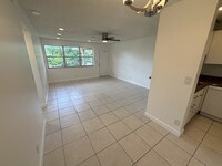 1045 Twin Lakes Dr in Coral Springs, FL - Building Photo - Building Photo