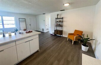 9040 NW 26th Pl in Sunrise, FL - Building Photo - Building Photo