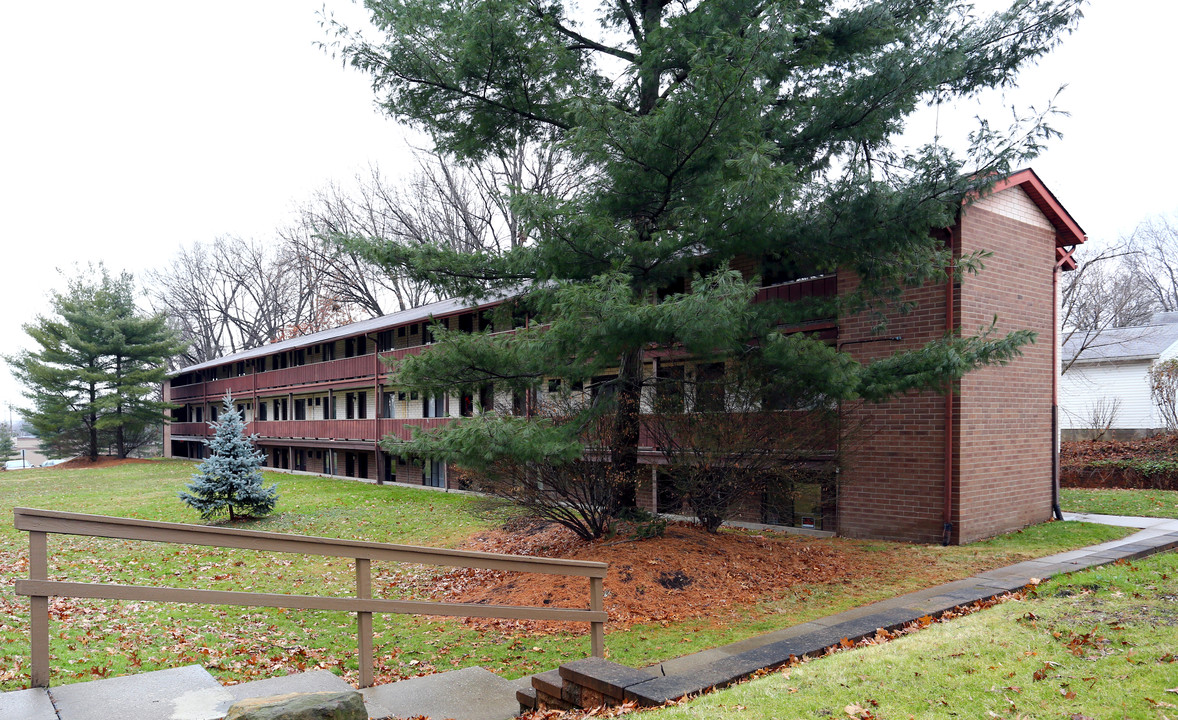 Center Park Place in Cuyahoga Falls, OH - Foto de edificio