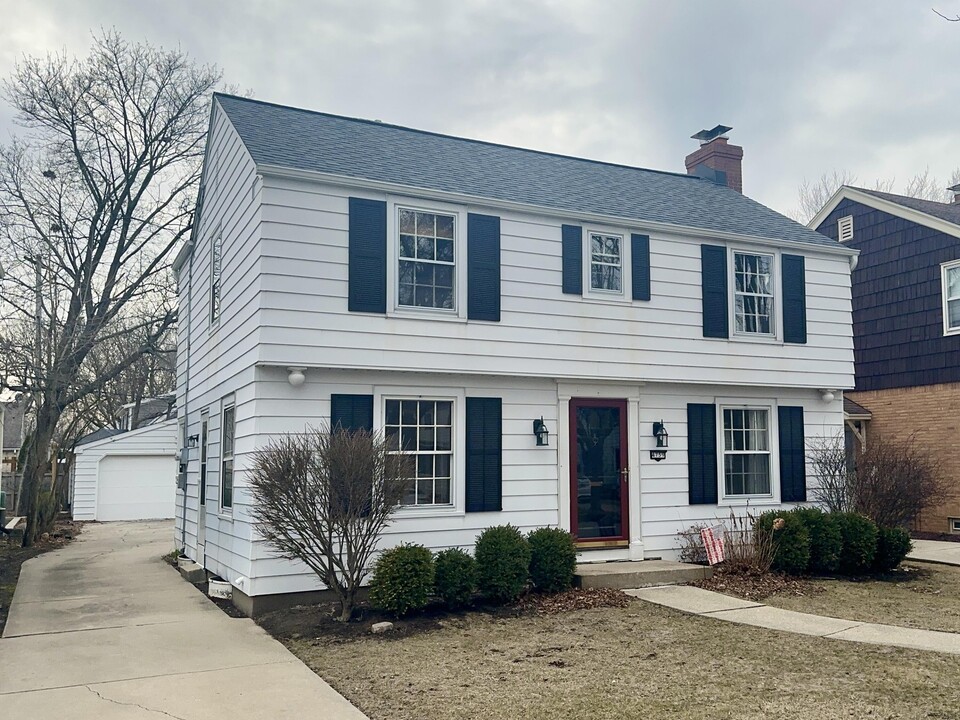 4759 N Sheffield Ave in Whitefish Bay, WI - Building Photo