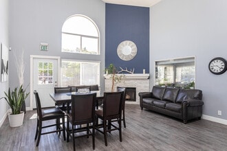 Mountain Shadows in Salt Lake City, UT - Foto de edificio - Interior Photo