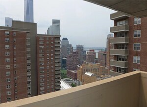 303 Greenwich St in New York, NY - Building Photo - Building Photo
