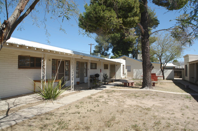 2860-2872 N Alvernon Way in Tucson, AZ - Building Photo - Building Photo