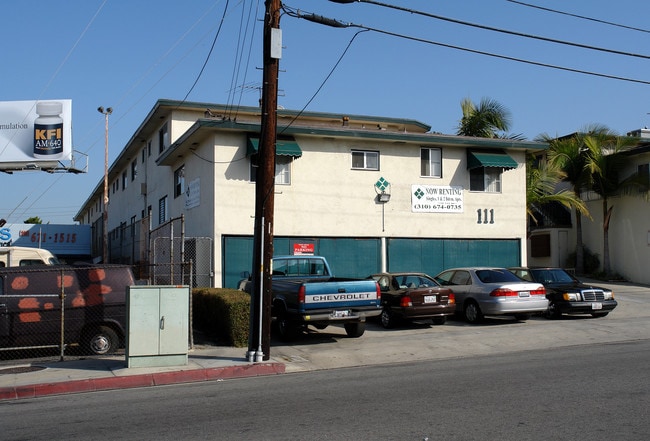 111-115 E. Beach Ave. in Inglewood, CA - Foto de edificio - Building Photo