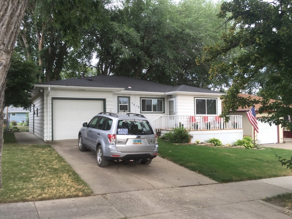 1513 N 18th St in Bismarck, ND - Building Photo