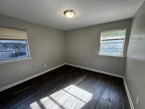 11 Hampstead Ave in Savannah, GA - Building Photo - Building Photo