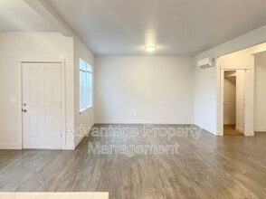 1170 Linn Way in Brownsville, OR - Building Photo - Building Photo