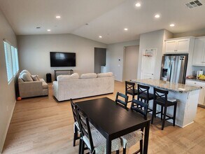 30690 Hawkcrest Dr in Winchester, CA - Building Photo - Building Photo