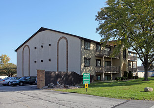 Chartwell Apartments in Toledo, OH - Foto de edificio - Building Photo