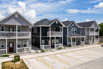 Cherry Street Cottages in Springfield, MO - Building Photo - Building Photo