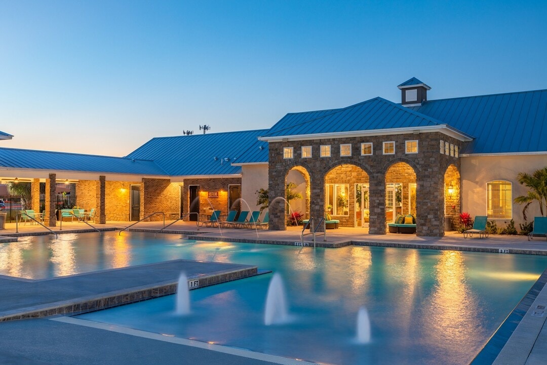 Lakeland Grand in Lakeland, FL - Building Photo