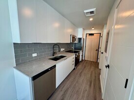 355 NW 19th Ln, Unit S12 in Miami, FL - Building Photo