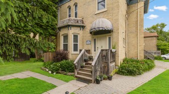 64 Duchess Ave in London, ON - Building Photo