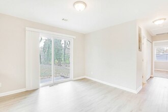 2755 Collier Dr NW in Atlanta, GA - Foto de edificio - Building Photo