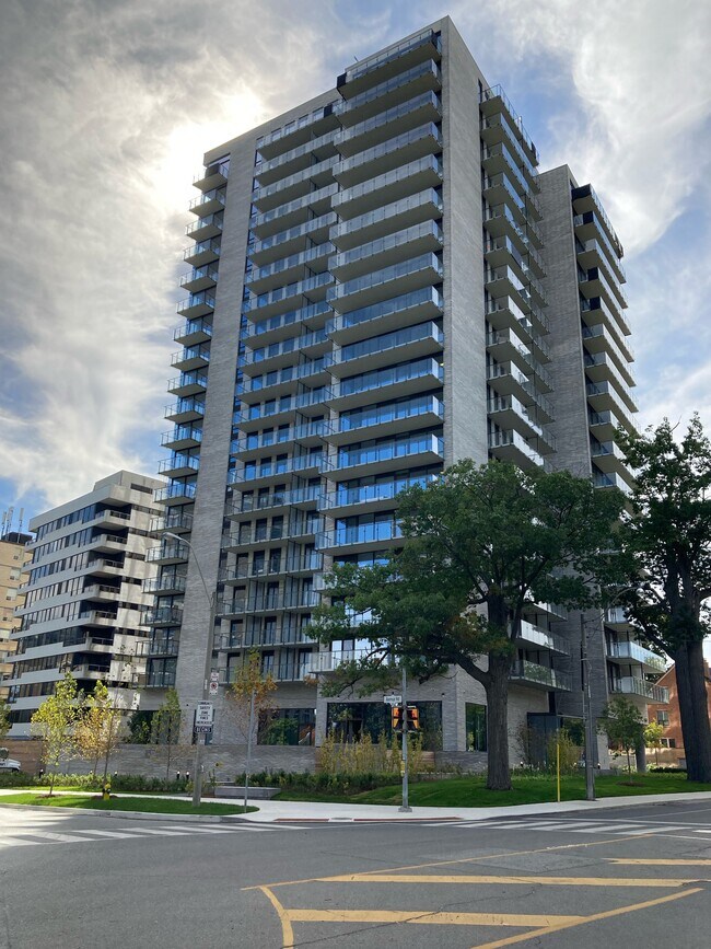 2Fifteen in Toronto, ON - Building Photo - Building Photo