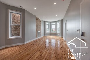 3328 W Congress Pkwy in Chicago, IL - Building Photo