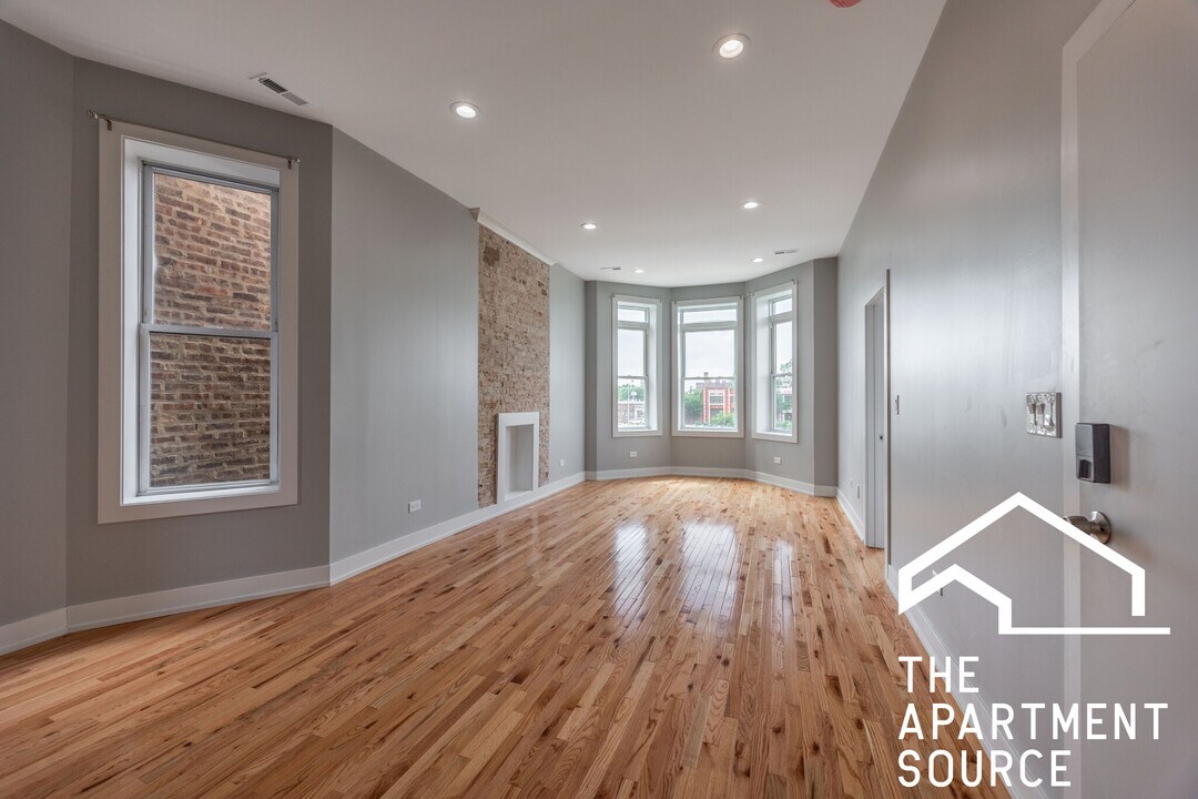 3328 W Congress Pkwy in Chicago, IL - Building Photo