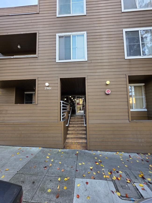 2901 MacArthur Blvd in Oakland, CA - Building Photo - Building Photo