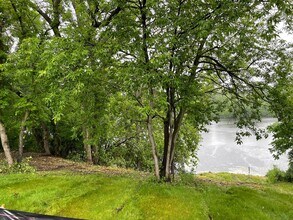 577 Main St W in Richmond, MN - Foto de edificio - Building Photo