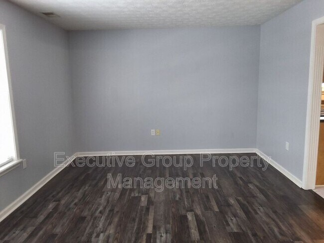 103 Hurstfield Dr in Radcliff, KY - Building Photo - Building Photo