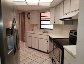 12254 Legend St in Spring Hill, FL - Building Photo - Building Photo