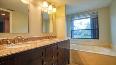 11101 SW 15th Manor in Davie, FL - Foto de edificio - Building Photo