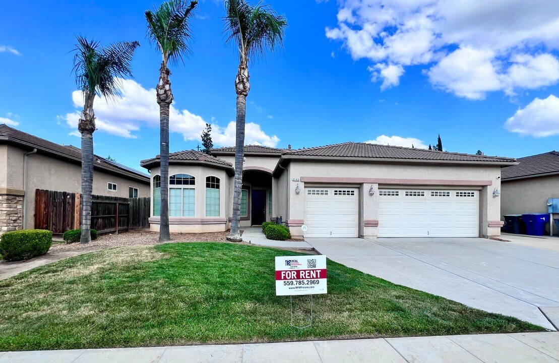 2143 S Shirley Ave in Fresno, CA - Building Photo
