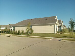 8423 Martinique Mews in Rowlett, TX - Building Photo - Building Photo