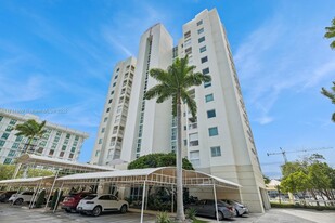 1690 S Bayshore Ln in Miami, FL - Building Photo