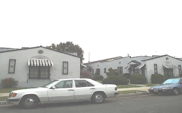 2221-2229 Addison Way in Eagle Rock, CA - Foto de edificio - Building Photo