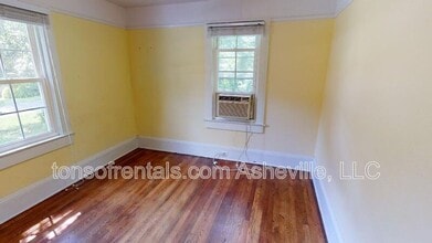 1207 Cherokee Dr in Hendersonville, NC - Building Photo - Building Photo