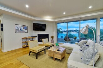 2310 Edinburg Ave in Encinitas, CA - Foto de edificio - Building Photo