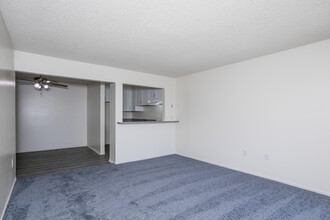 The Pointe at College Place Apartments in Fullerton, CA - Building Photo - Interior Photo