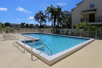 Somerset Place Apartment Homes in Boca Raton, FL - Building Photo - Building Photo
