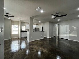 705 Cr 326 in Lindale, TX - Building Photo